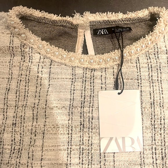 CC inspired sweater with pearls - Picture 2 of 3